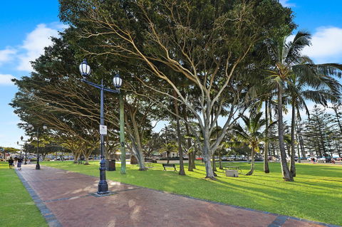 Pacific Regis Beachfront Holiday Apartments - Newcastle Accommodation 18