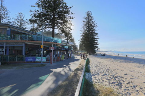 Pacific Regis Beachfront Holiday Apartments - Newcastle Accommodation 17
