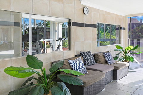 Pacific Regis Beachfront Holiday Apartments - Newcastle Accommodation 7