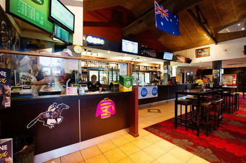 Glenmore Tavern - New Castle Tourism 21