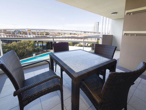 Oaks Brisbane Mews Suites - New Castle Tourism 4