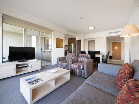 Oaks Brisbane Mews Suites - New Castle Tourism 3