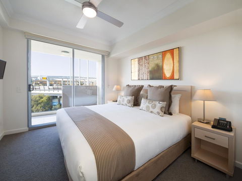 Oaks Brisbane Mews Suites - New Castle Tourism 13