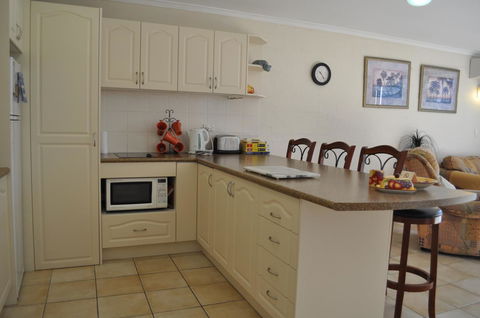 Burleigh Palms Holiday Apartments - Newcastle Accommodation 18