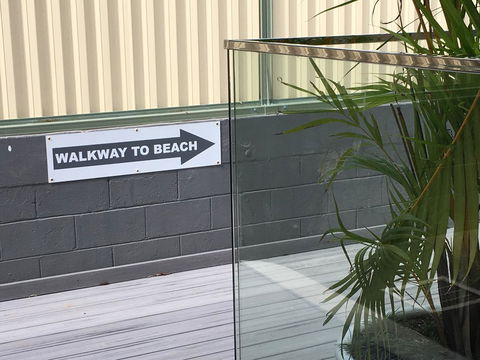Burleigh Palms Holiday Apartments - Newcastle Accommodation 11