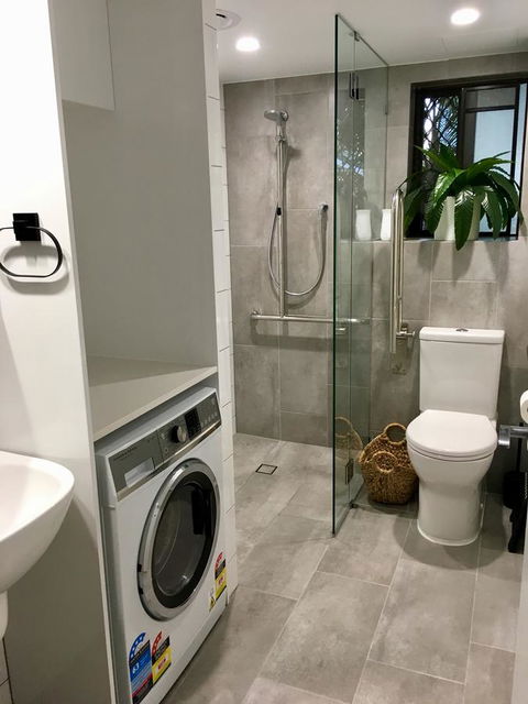 Burleigh Palms Holiday Apartments - Newcastle Accommodation 6