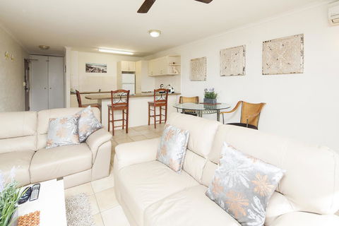 Burleigh Palms Holiday Apartments - Newcastle Accommodation 25