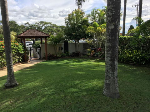Burleigh Palms Holiday Apartments - Newcastle Accommodation 21