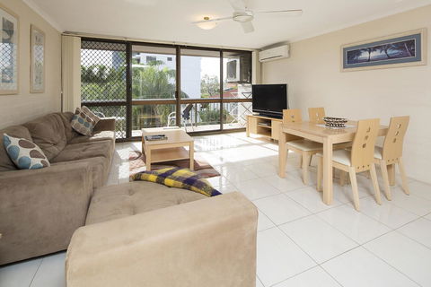 Burleigh Palms Holiday Apartments - Newcastle Accommodation 15