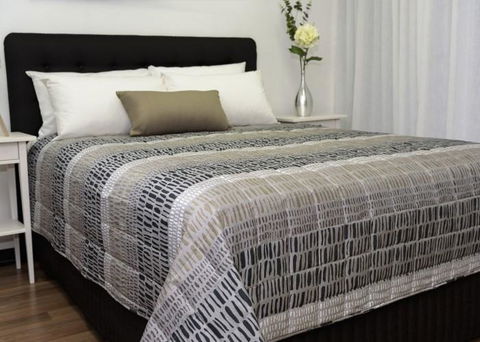 Burleigh Palms Holiday Apartments - Newcastle Accommodation 1