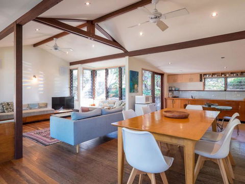 Laguna House - New Castle Tourism 0