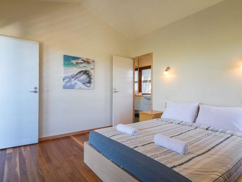 Laguna House - New Castle Tourism 7