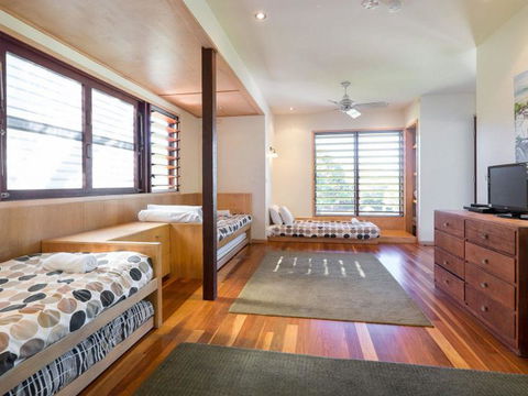 Laguna House - New Castle Tourism 1