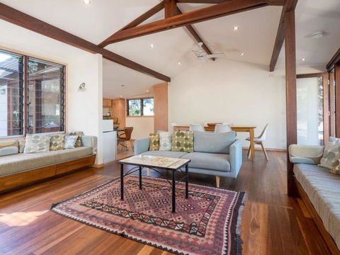 Laguna House - New Castle Tourism 9