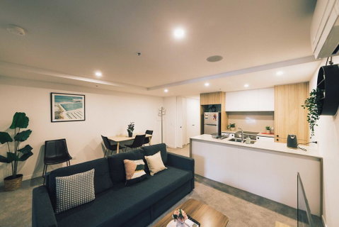 Mid Night Apartment Canberra City Onsite Parking - Newcastle Accommodation 3