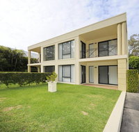 'Bagnall Views' 2/161 Government Rd - Stylish  modern duplex across the road to the waters edge - Newcastle Accommodation