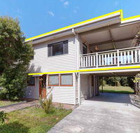 'Beach Break 1' 1/10 Lionel Street - upstairs unit with Aircon - Newcastle Accommodation