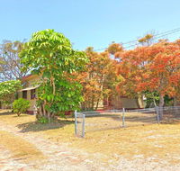 'Daves Place' 27 Rigney St - Holiday house with WIFI Aircon  Boat Parking - Newcastle Accommodation
