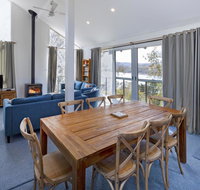 'Matilda' - Spacious  centrally located with great lake views - Newcastle Accommodation