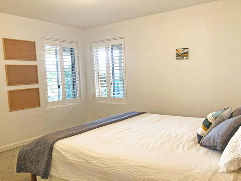 'Mooring One Downstairs', 23 Shoal Bay Rd - Fantastic Ground Floor Duplex With Views, WIFI And Air Conditioning - New Castle Tourism 3