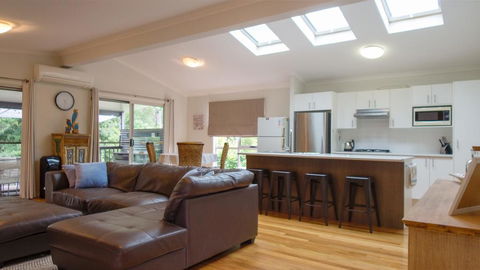 'RIVERSIDE RETREAT' 544 Ocean Drive, North Haven - Newcastle Accommodation 3