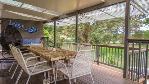 'RIVERSIDE RETREAT' 544 Ocean Drive, North Haven - Newcastle Accommodation 0