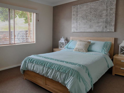 'Sandy Bottoms' With WiFi Just Moments From Beach - New Castle Tourism 1