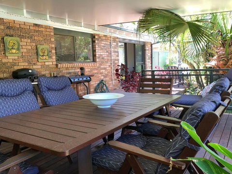 'Sandy Palms' 28 Moorooba Cr - Beautiful Home With Wifi, Air-con And Boat Parking - New Castle Tourism 2