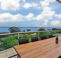 'The Bay' 25 Wallawa Rd - huge home with aircon spectacular views  chromecast - New Castle Tourism