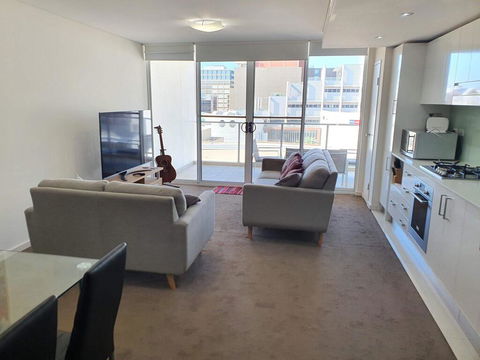 (just Listed) Bolton St 1br 350m Walk To Newcastle Beach +++ Wifi End Eand - New Castle Tourism 3