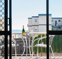 1 'BAHIA' 47 RONALD AVE - GREAT LOCATION WITH FILTERED WATER VIEWS - Newcastle Accommodation