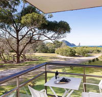 1 'Intrepid' 3 Intrepid Close - Amazing views of Shoal Bay only 100m from the Beach - New Castle Tourism