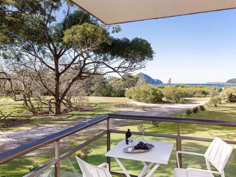 1 'Intrepid', 3 Intrepid Close - Amazing Views Of Shoal Bay, Only 100m From The Beach - New Castle Tourism 0