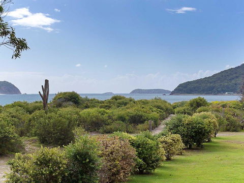 1 'Intrepid', 3 Intrepid Close - Amazing Views Of Shoal Bay, Only 100m From The Beach - New Castle Tourism 2