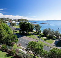 1 'Kiah' 53 Victoria Parade - stunning views wifi aircon just across the road to the water - New Castle Tourism