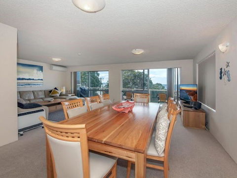 1 'Laman Lodge', 15 Laman Street - Stunning Air Conditioned Unit With Water Views And WIFI - New Castle Tourism 3