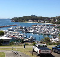 1 'Laman Lodge' 15 Laman Street - stunning air conditioned unit with water views and WIFI - New Castle Tourism