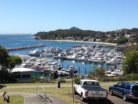 1 'Laman Lodge', 15 Laman Street - Stunning Air Conditioned Unit With Water Views And WIFI - New Castle Tourism 0