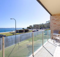 1 'Little Hut' 20 Kurrawa Close - Spectacular Water Views NBN  Air Conditioned - New Castle Tourism