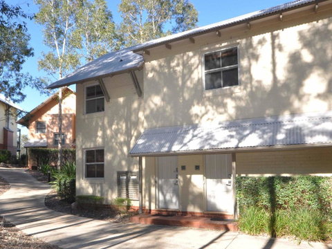 1 Bedroom Executive Villa Located Within Cypress Lakes - Newcastle Accommodation 3
