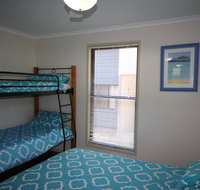1 Naiad Court - Lowset family home with swimming pool and covered deck. Pet friendly - New Castle Tourism