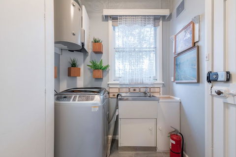 1 Private Double Room In Carramar 1 Minute Walk To Station - SHAREHOUSE - Newcastle Accommodation 3