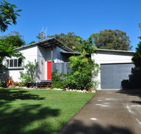 10 Double Island Drive - Modern family home centrally located swimming pool  outdoor area - New Castle Tourism