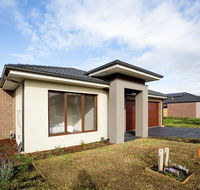 109 Cozy Cranbourne Family House 5Bed2Bath2Parking - Newcastle Accommodation