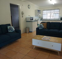 11 Bomburra Court - Rainbow Beach Comfortable Beach House Plenty of boat parking - New Castle Tourism