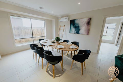 113, Balanchin Street Family Resort In Point Cook - Newcastle Accommodation 2