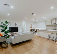 118 Refreshing 3BR Werribee Family House - Newcastle Accommodation