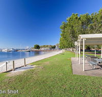 14 'The Commodore' 9-11 Donald Street- unit in the heart of town with views  WIFI - New Castle Tourism