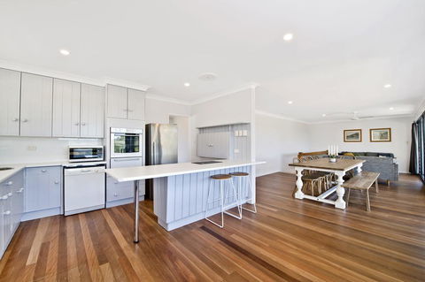 143 Matthew Flinders Drive, Port Macquarie - New Castle Tourism 3