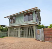18 Northbeach Place Mudjimba Beach - Pet Friendly Linen Included WIFI - Newcastle Accommodation